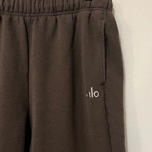 Alo Yoga Accolade Straight Sweatpants